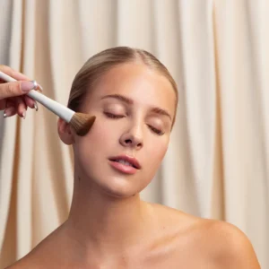 Alternative view of Sanzi Bronzer Brush 04